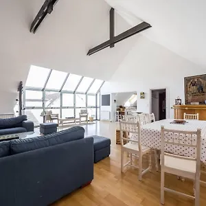  Villa Grande Maison En Plein Coeur Du Bourg Au Calme Avec Jardin Clos, Commerces Port Et A Pied France
